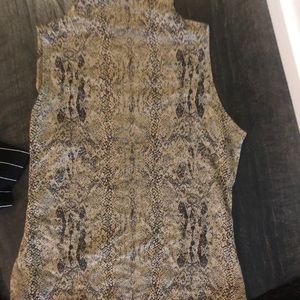 Snakeskin sleeveless turtleneck women’s medium